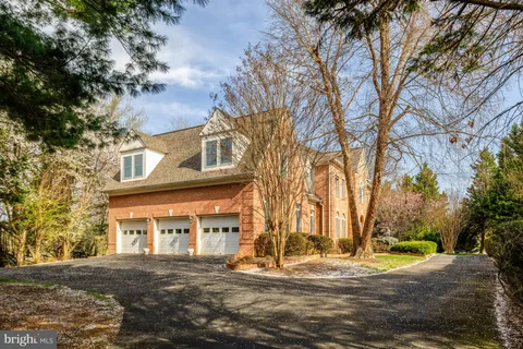 $2,300,000 | 9906 Hessick Court, Great Falls, VA 22066