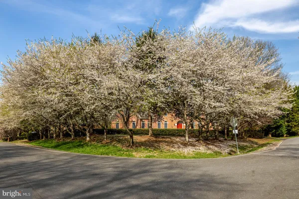 $2,300,000 | 9906 Hessick Court, Great Falls, VA 22066
