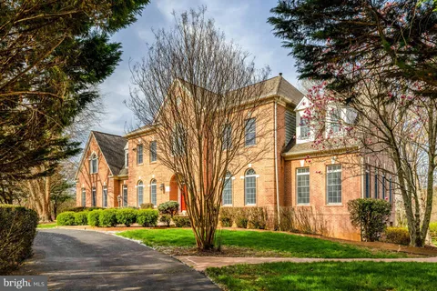$2,300,000 | 9906 Hessick Court, Great Falls, VA 22066