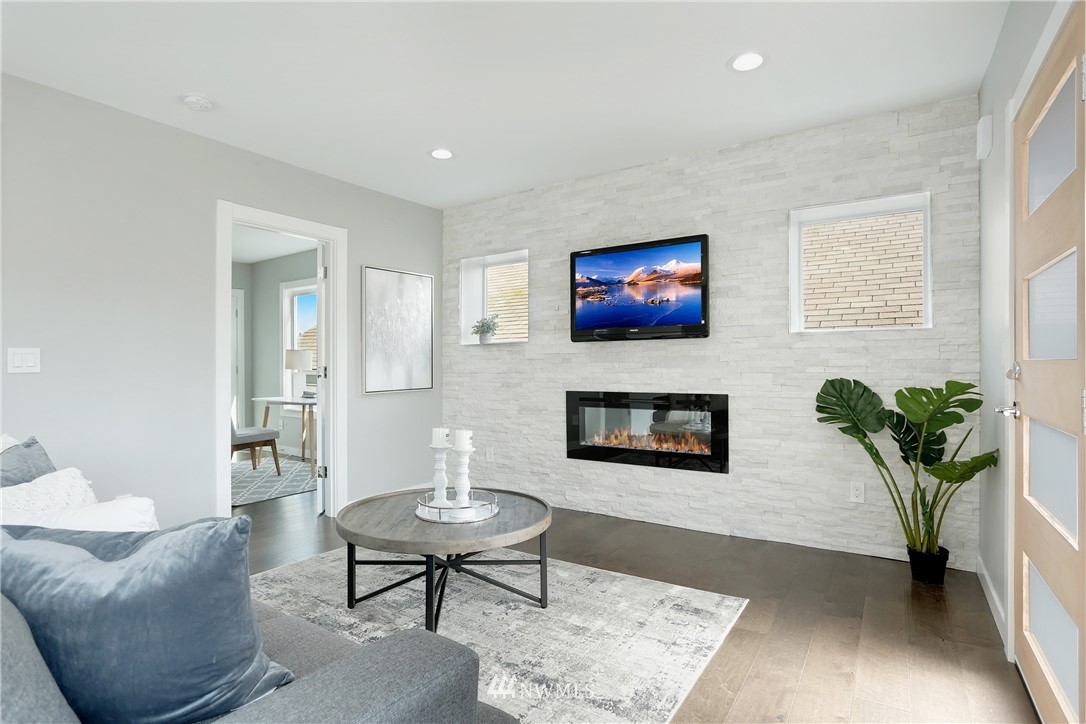 934 North 78th Street Seattle, WA 98103 - Photo 4 of 19 Gallery Image 4