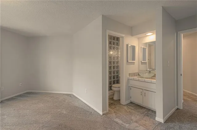 $253,950 | 12225 Charlotte Street, Kansas City, MO 64146