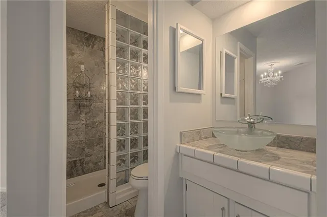 $253,950 | 12225 Charlotte Street, Kansas City, MO 64146