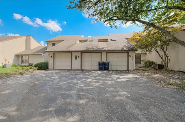 $253,950 | 12225 Charlotte Street, Kansas City, MO 64146