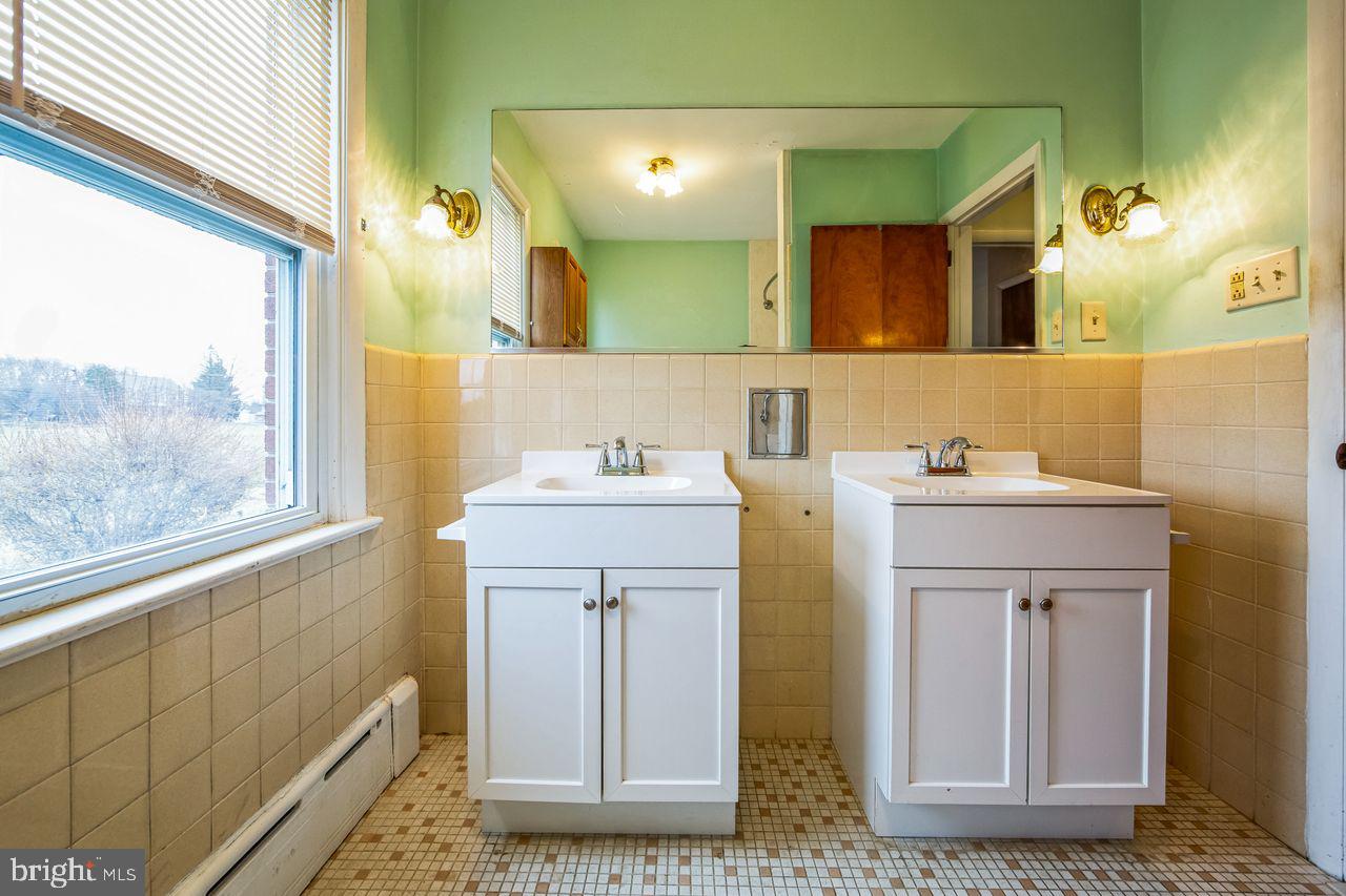 131 Bollinger Road Downingtown, PA 19335 - Photo 14 of 37 Main Bath- double sinks!