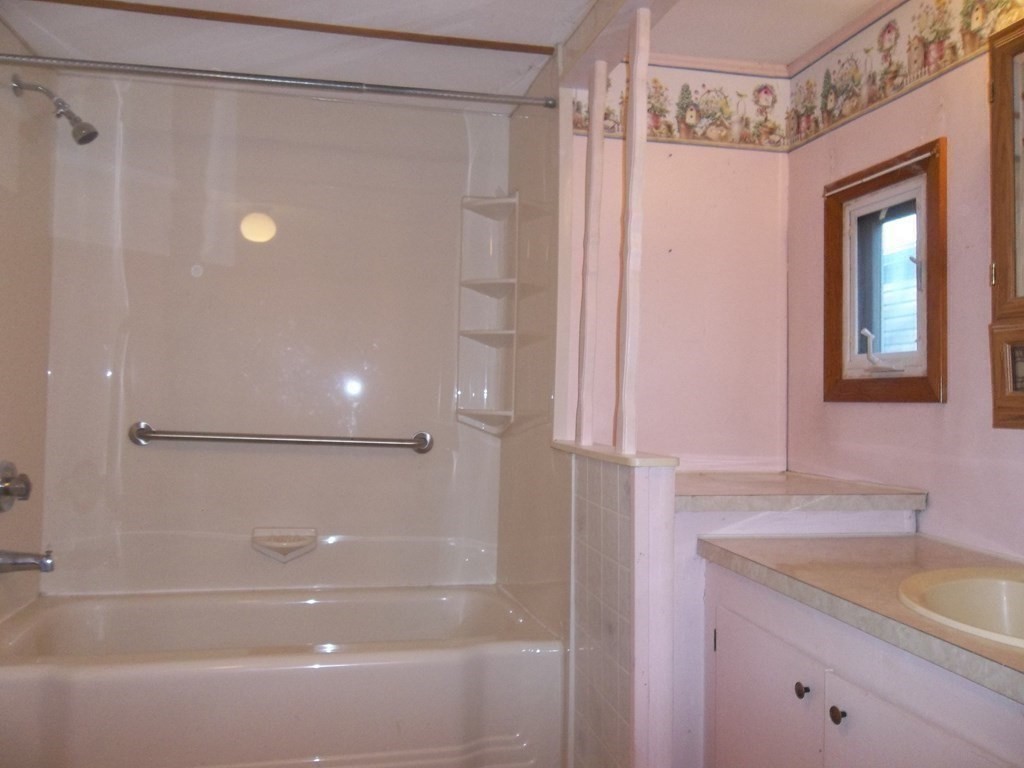 557 Southwest Cutoff, Unit 76 Worcester, MA 01607 - Photo 14 of 19