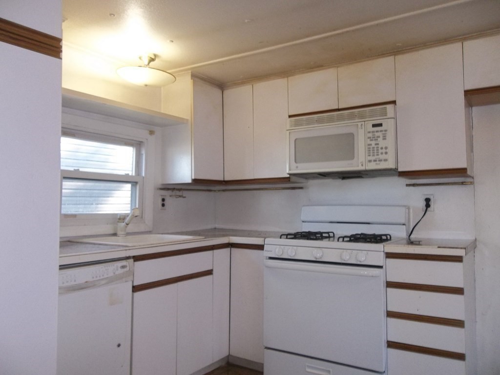 557 Southwest Cutoff, Unit 76 Worcester, MA 01607 - Photo 5 of 19