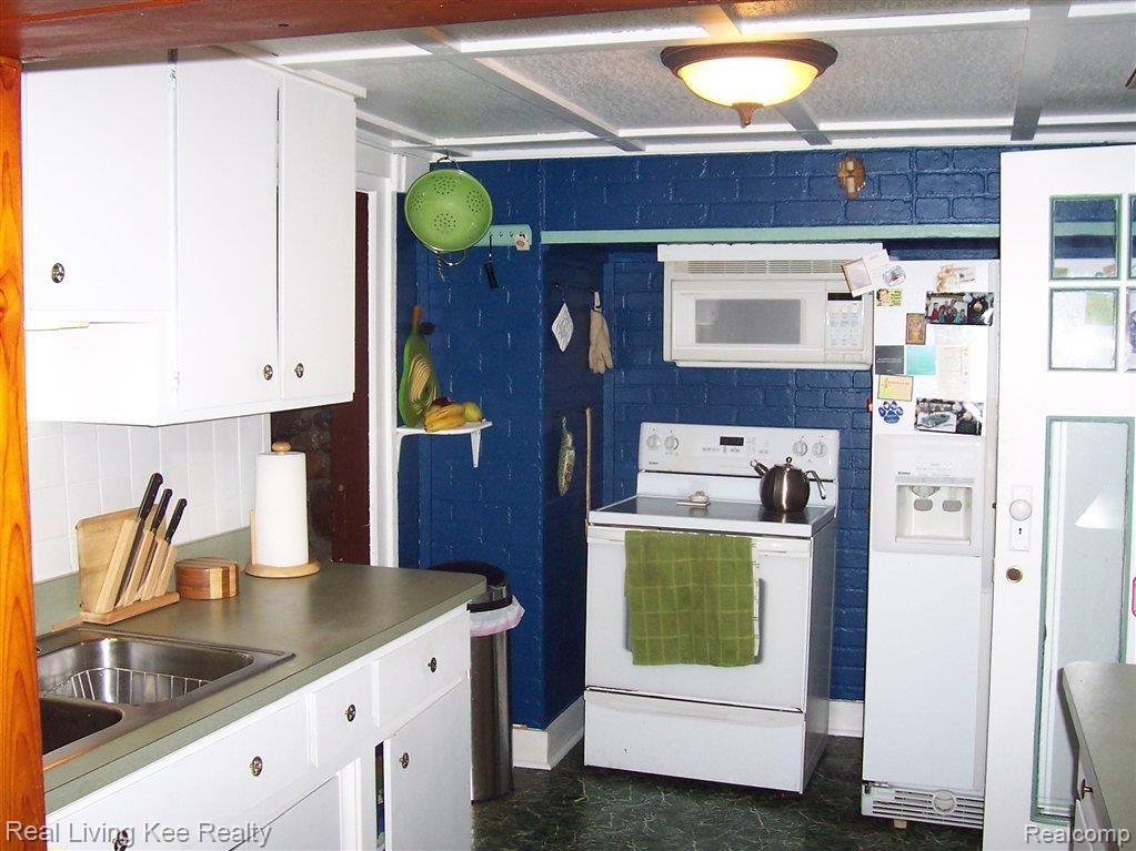 8440 Marsh Road Algonac, MI 48001 - Photo 14 of 21 pics 013.jpg
