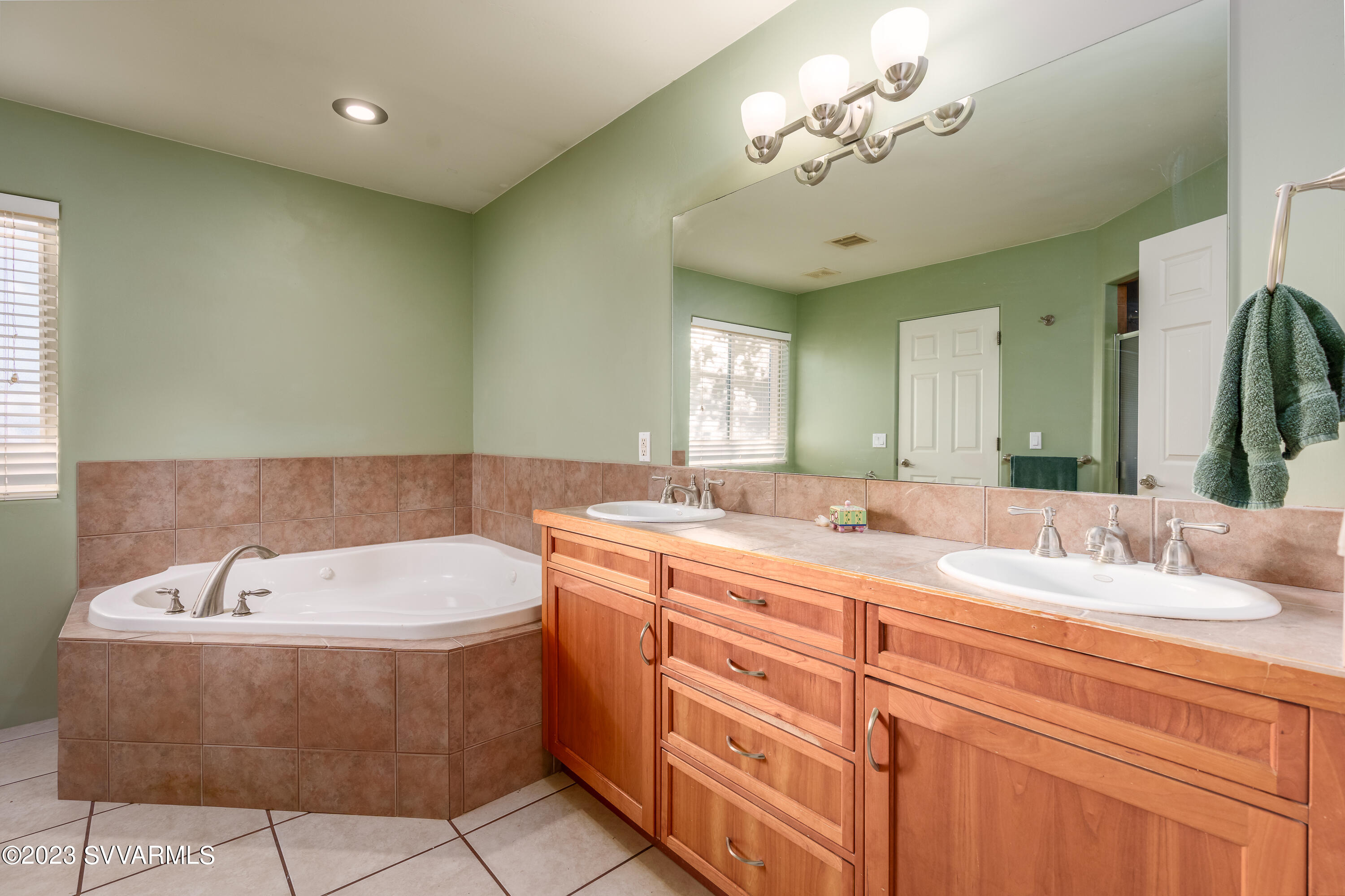 1055 Reay Road Rimrock, AZ 86335 - Photo 17 of 34 a spacious bathroom with a double vanity sink mirror and bathtub