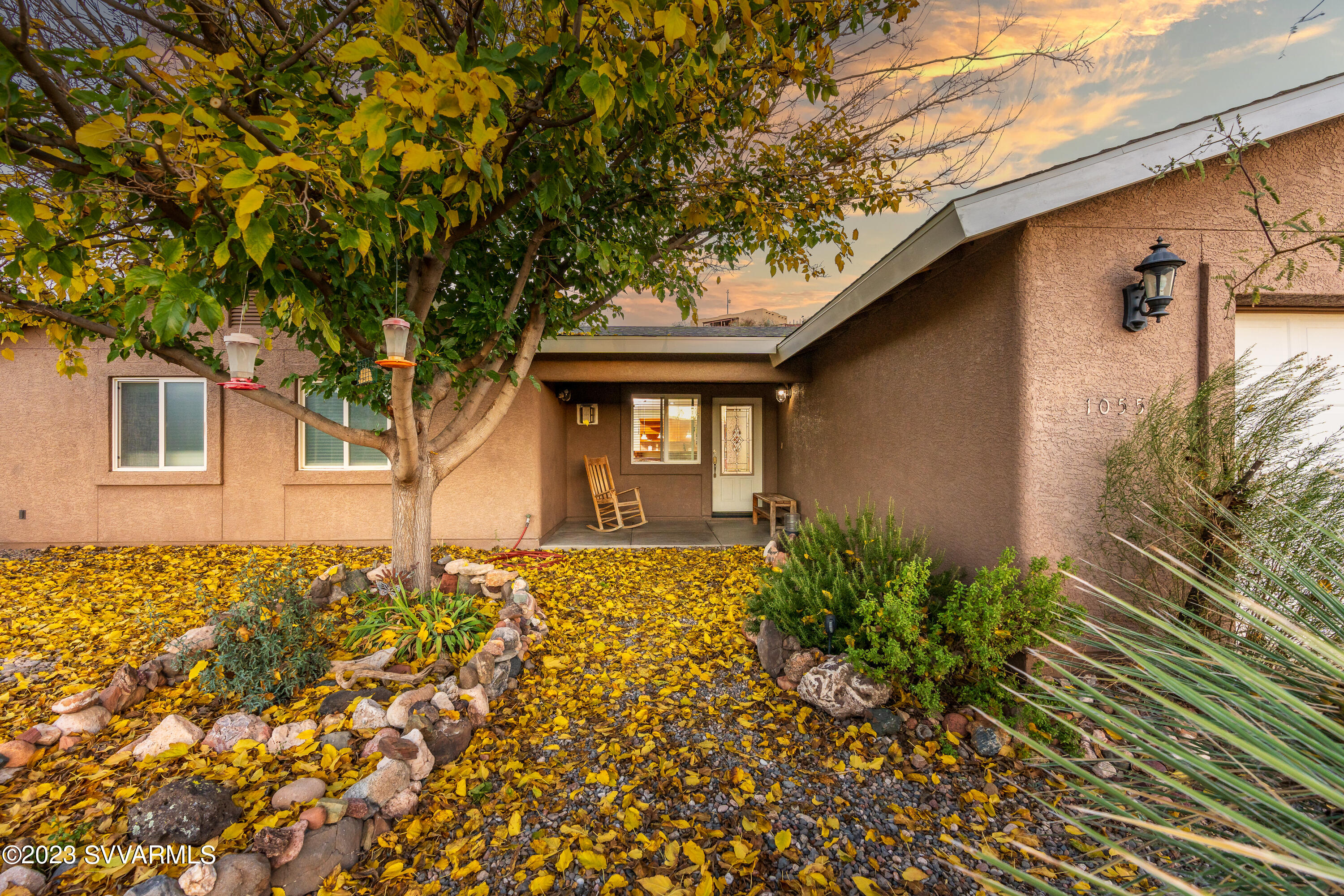 1055 Reay Road Rimrock, AZ 86335 - Photo 4 of 34 a front view of a house with garden