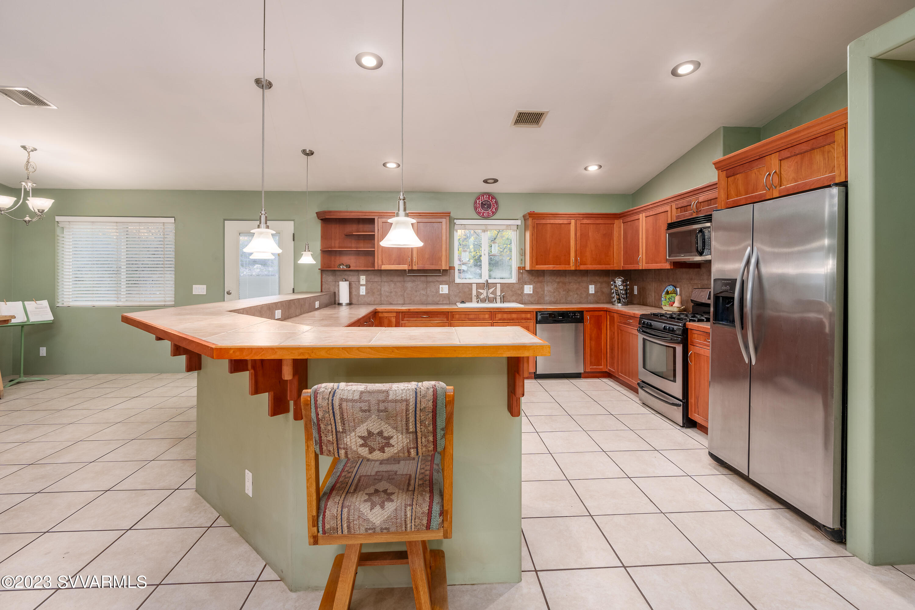 1055 Reay Road Rimrock, AZ 86335 - Photo 10 of 34 a kitchen with stainless steel appliances granite countertop a sink a stove and a refrigerator