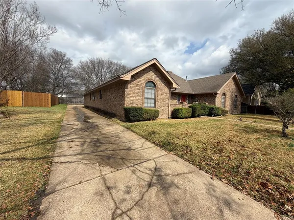 $279,999 | 507 Martindale Drive, Lancaster, TX 75146