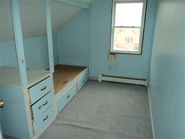806 County Road Wareham, MA 02576 - Photo 15 of 19 an empty room with windows