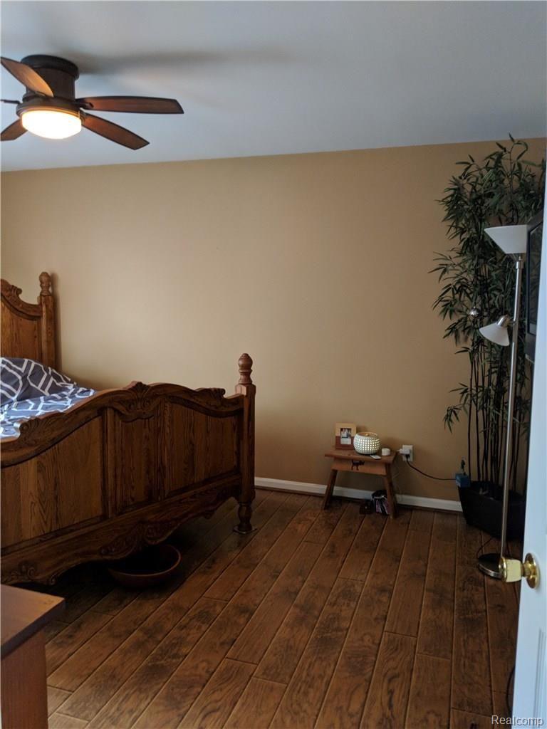 4222 Crocus Road Waterford, MI 48328 - Photo 25 of 31 LARGE MST BEDROOM
