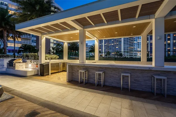 $11,500 | 10 Venetian Way, Unit 1803, Miami Beach, FL 33139