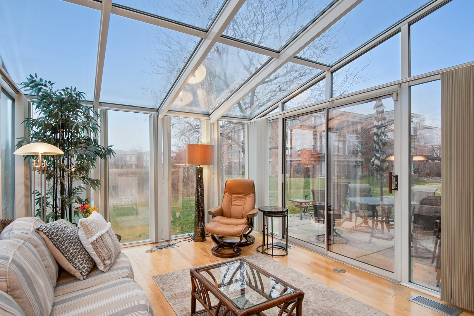 507 Kelburn Road Deerfield, IL 60015 - Photo 7 of 26 a living room with furniture