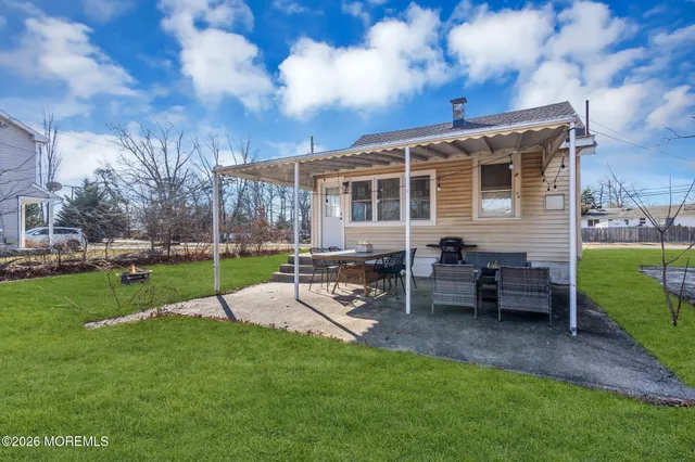 a view of a garden in front of a house