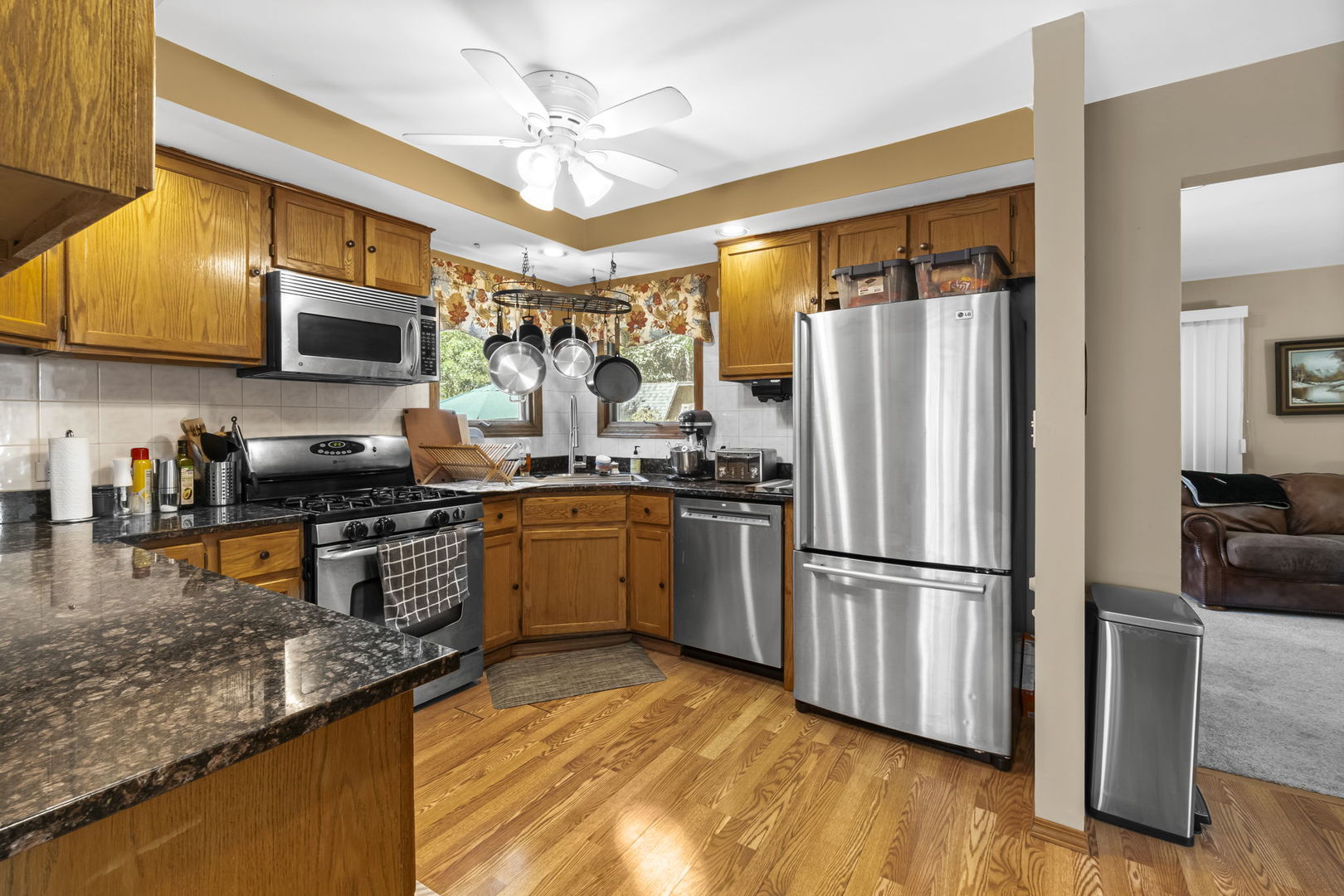 902 Spring Beach Way Cary, IL 60013 - Photo 3 of 38 Gallery Image 3