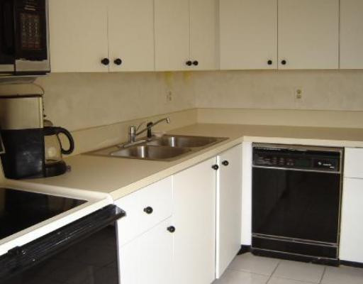 1631 Riverview Road, Unit 807 Deerfield Beach, FL 33441 - Photo 4 of 8 Kitchen