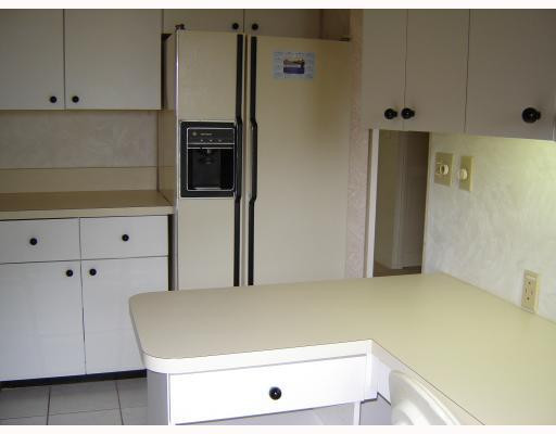 1631 Riverview Road, Unit 807 Deerfield Beach, FL 33441 - Photo 5 of 8 Kitchen