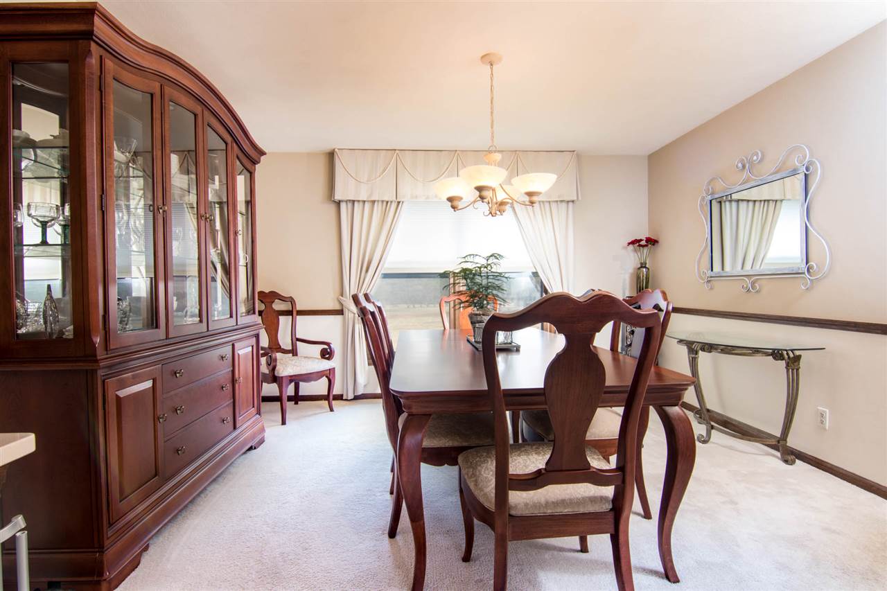 1436 Featherstone Road Rockford, IL 61107 - Photo 5 of 24 Gallery Image 5