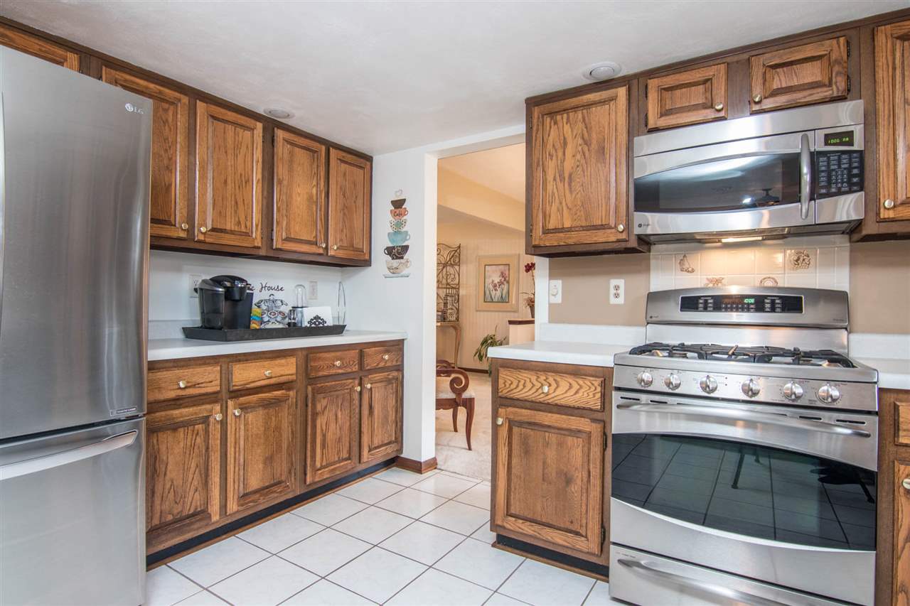 1436 Featherstone Road Rockford, IL 61107 - Photo 7 of 24 Gallery Image 7