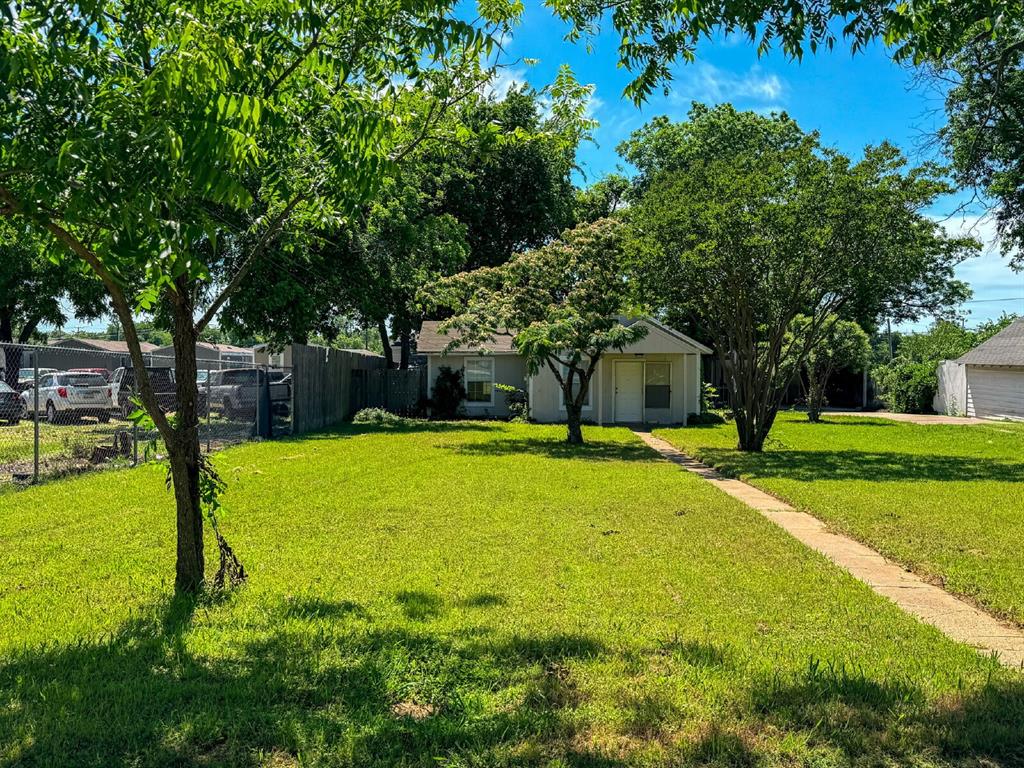 1705 North Robinson Street Cleburne, TX 76031 - Photo 1 of 16