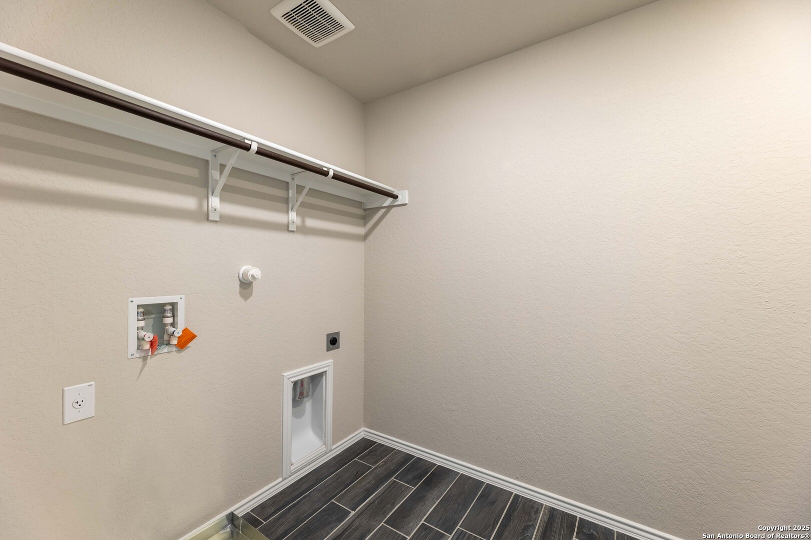 4211 Brigade Bend Converse, TX 78109 - Photo 21 of 30 a utility room with dryer and washer