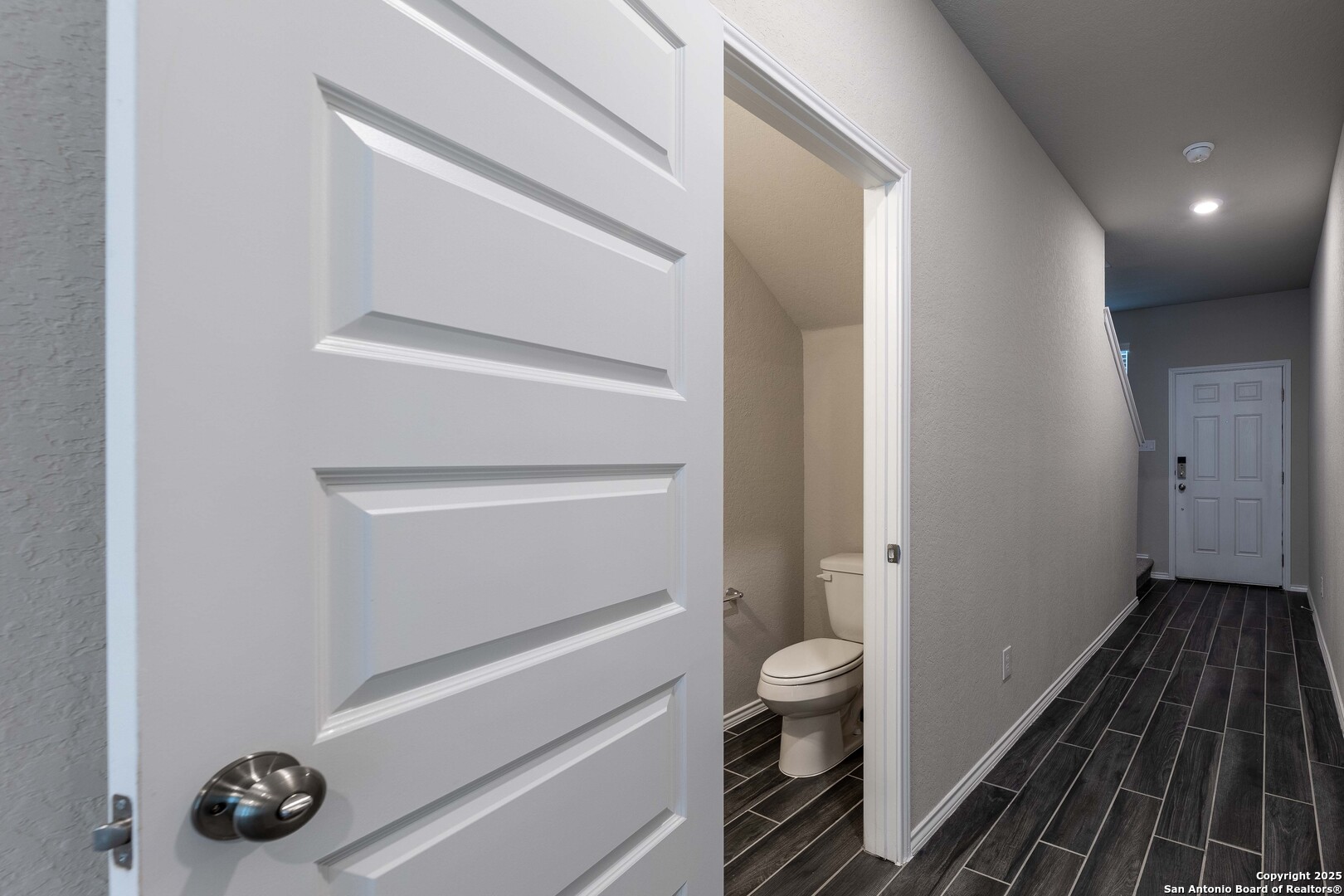 4211 Brigade Bend Converse, TX 78109 - Photo 4 of 30 a bathroom with a toilet and a shower