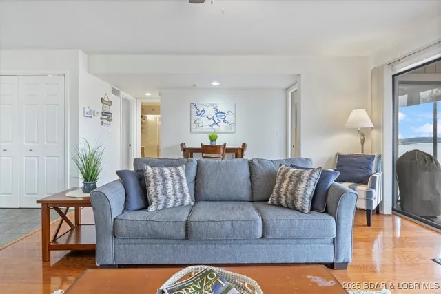 $229,900 | 724 Indian Pointe, Unit 724, Osage Beach, MO 65065