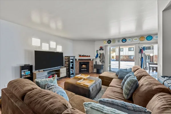 $259,500 | 1052 Southbury Lane, Unit B1, Wheeling, IL 60090