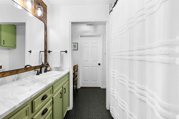 $689,000 | 208 Willet Drive, Buda, TX 78610