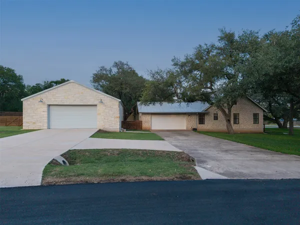 $689,000 | 208 Willet Drive, Buda, TX 78610