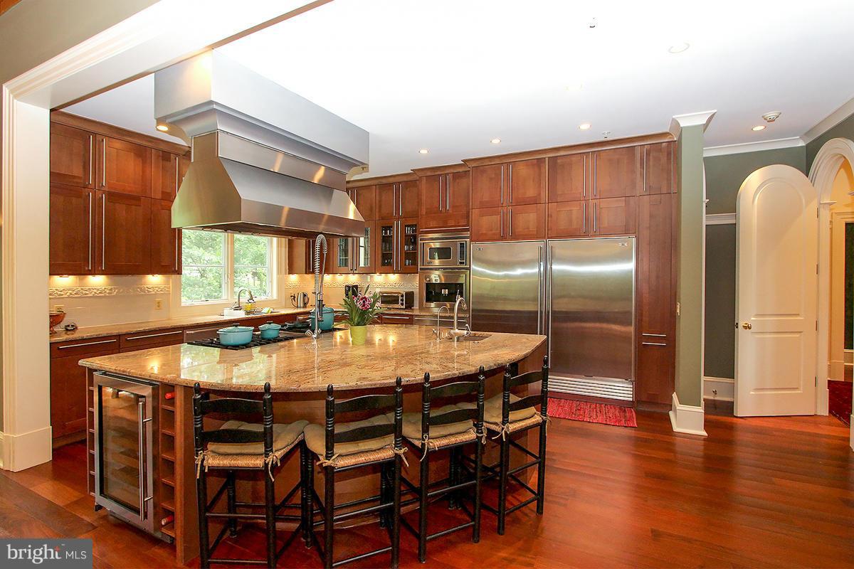2970 Chain Bridge Road Northwest Washington, DC 20016 - Photo 14 of 28 Kitchen