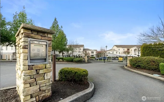 $299,995 | 10109 186 Street East, Unit 346, Puyallup, WA 98375