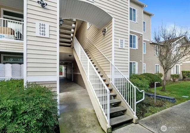 $299,995 | 10109 186 Street East, Unit 346, Puyallup, WA 98375