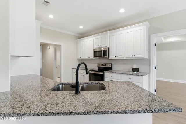 $325,000 | 33 Sky Vw Drive, Purvis, MS 39475