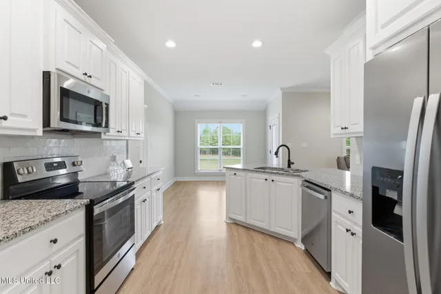 $325,000 | 33 Sky Vw Drive, Purvis, MS 39475