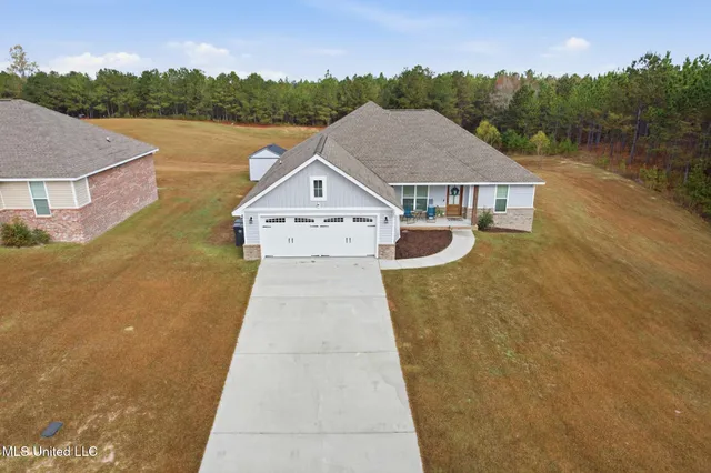 $325,000 | 33 Sky Vw Drive, Purvis, MS 39475