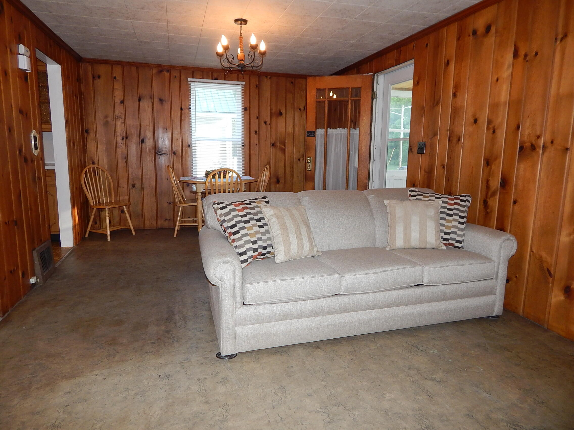 706 10th Street Three Rivers, MI 49093 - Photo 8 of 30 DSCN6179