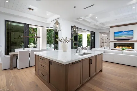 $7,095,000 | 3636 Crayton Road, Naples, FL 34103