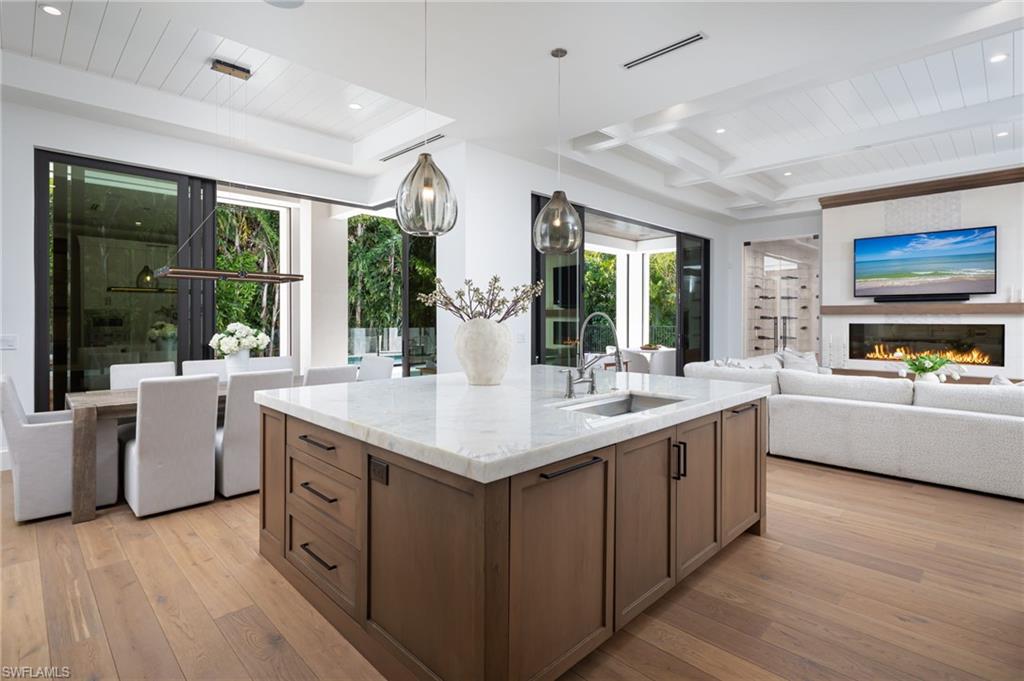 3636 Crayton Road Naples, FL 34103 - Photo 13 of 48