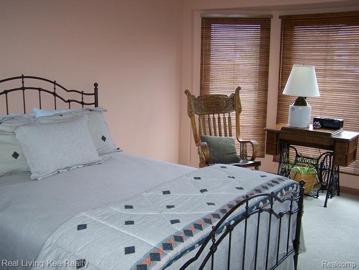 1549 Monica Court Rochester, MI 48306 - Photo 6 of 18 Monica 15