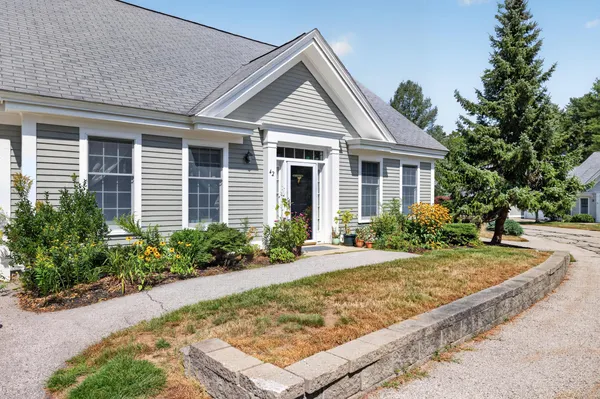 $475,000 | 42 Farragut Way, Unit 31, Kennebunk, ME 04043
