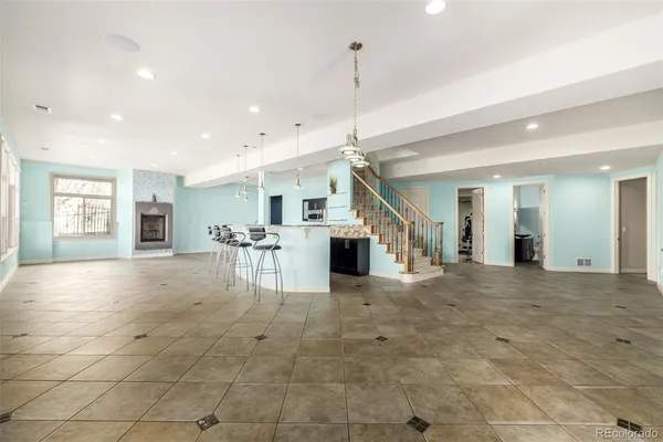 a view of a livingroom with furniture and a ceiling fan