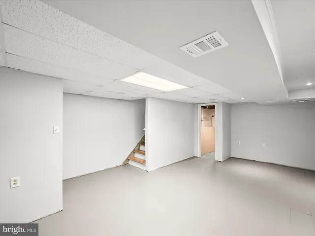 an empty room with a empty space