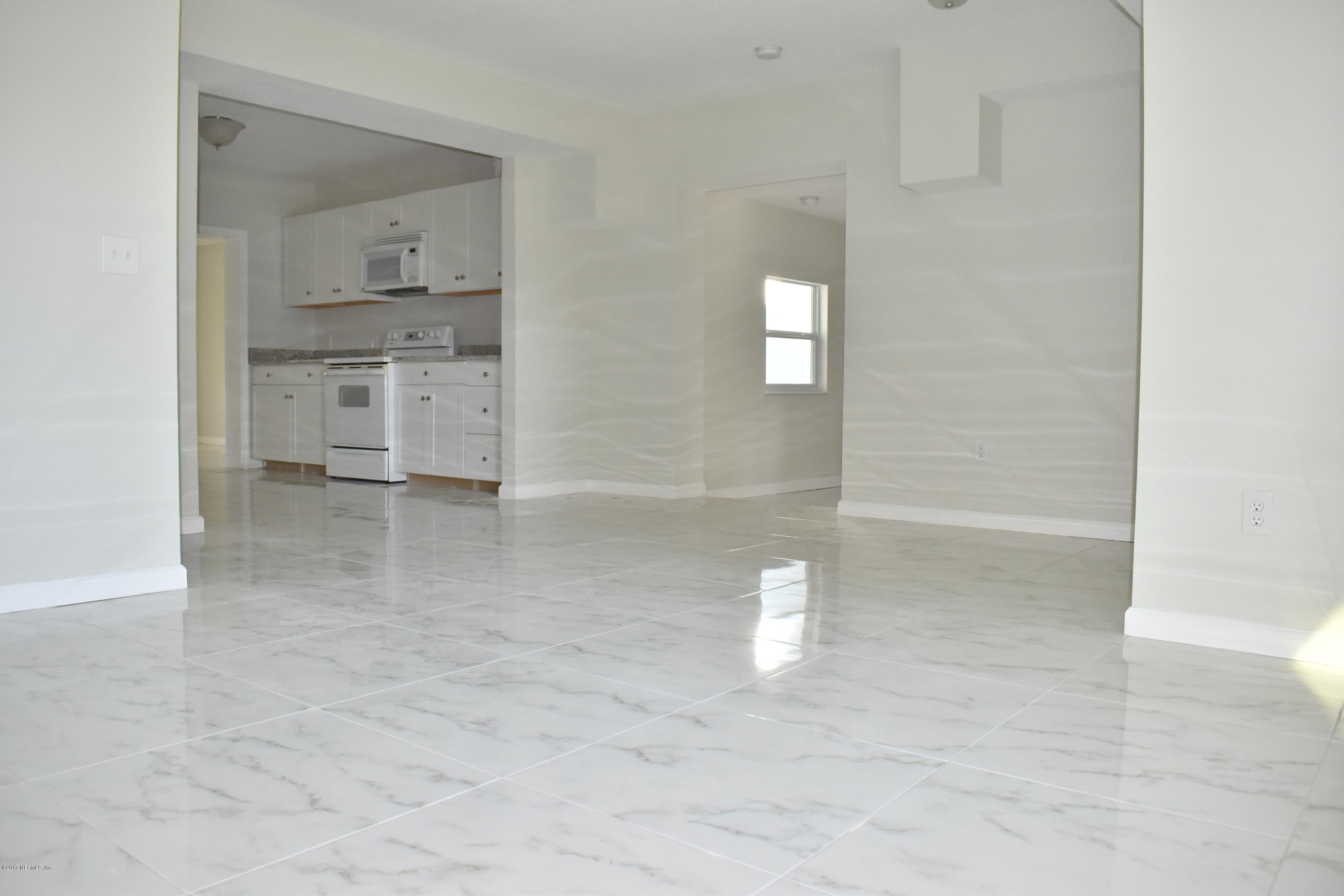 1402 Breton Road Jacksonville, FL 32208 - Photo 5 of 30 DSC_0265