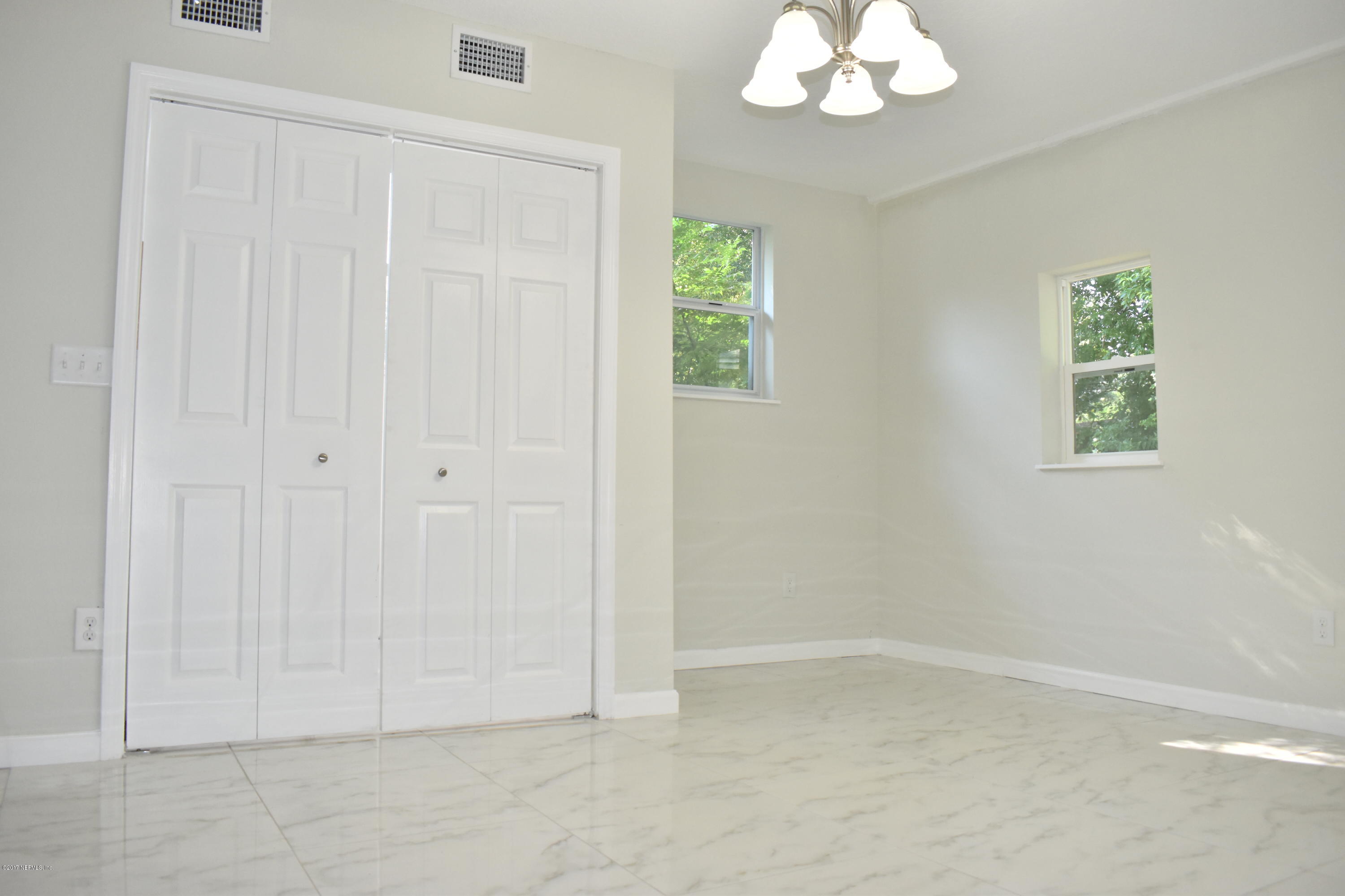 1402 Breton Road Jacksonville, FL 32208 - Photo 10 of 30 DSC_0279