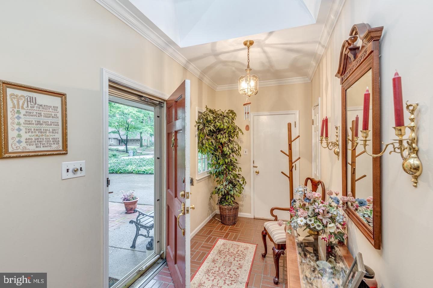 14 Dunbarton Road Cherry Hill, NJ 08003 - Photo 4 of 43 Foyer with skylight