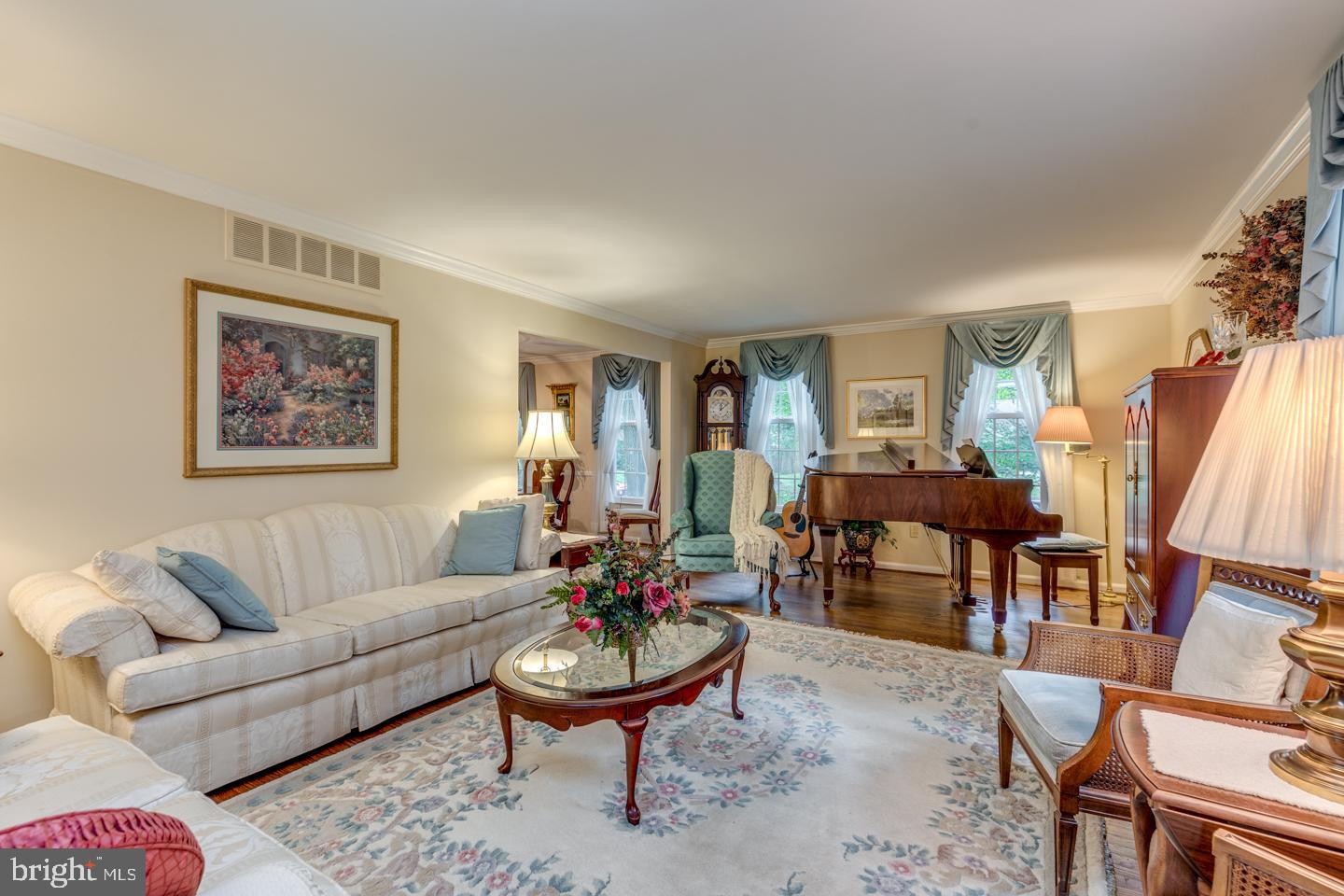 14 Dunbarton Road Cherry Hill, NJ 08003 - Photo 5 of 43 Spacious living room