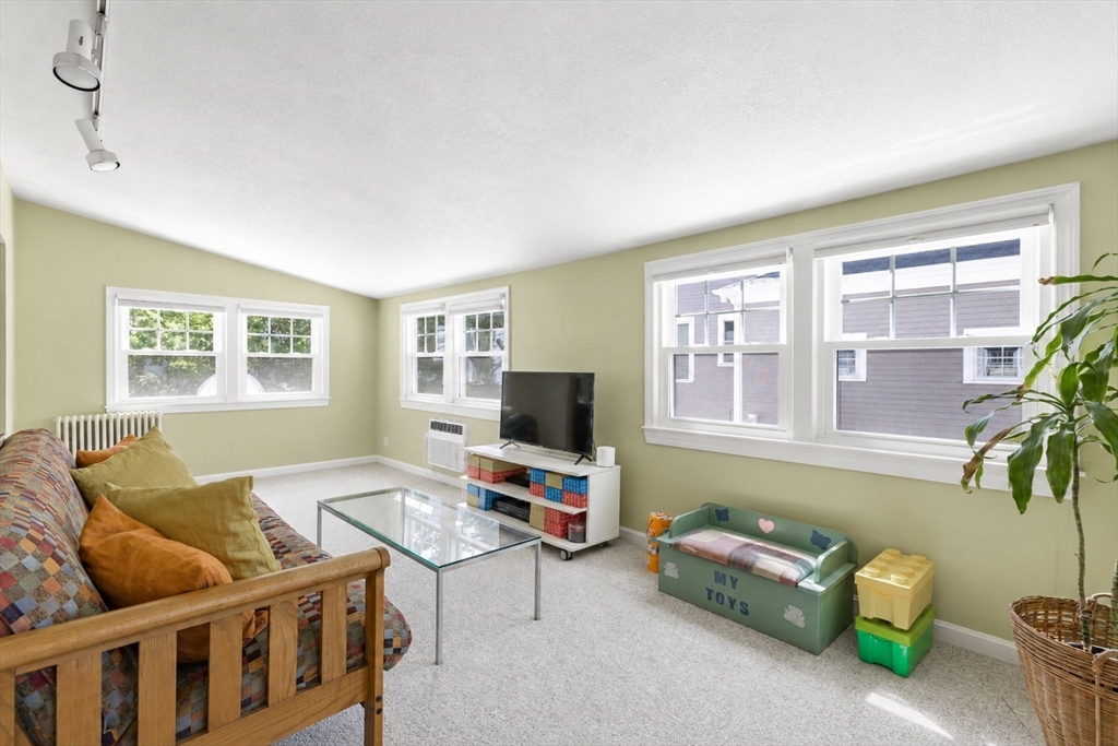 42 Hawthorn Avenue Needham, MA 02492 - Photo 9 of 26